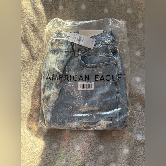 American Eagle Hi-Rise Mom Jeans - Picture 2 of 10